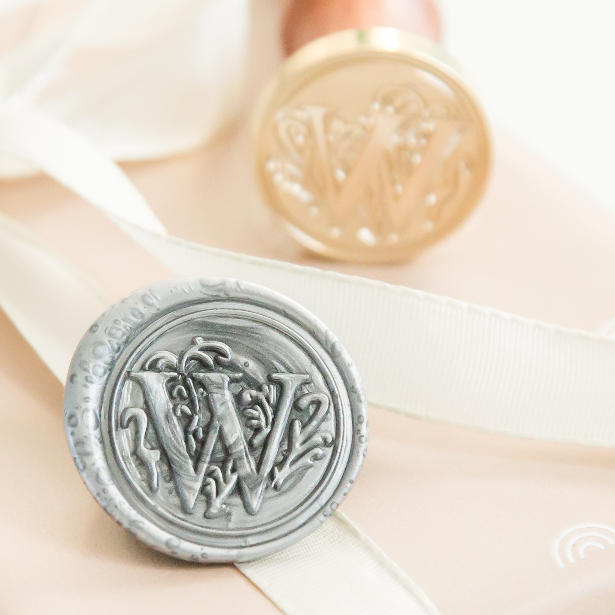 Letter W Wax Stempel