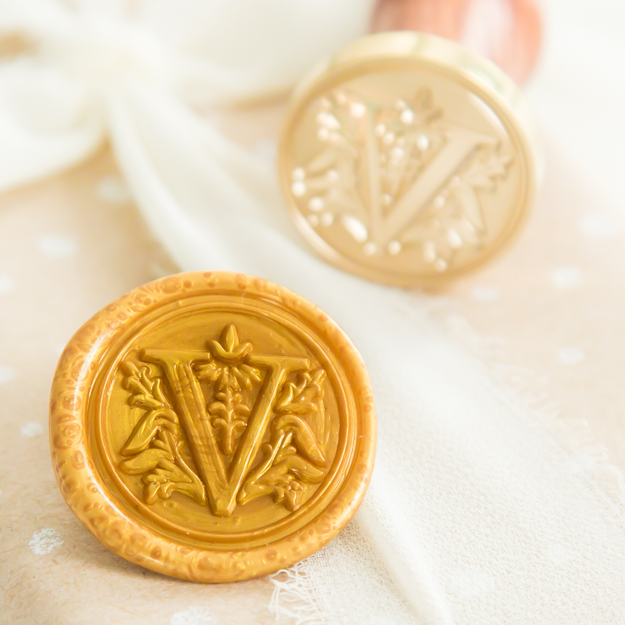 Letter V Wax Stempel