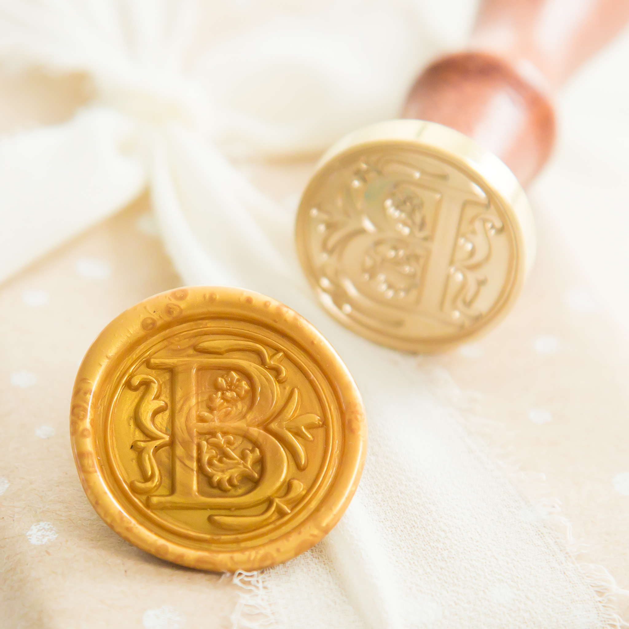 Letter B Wax Stempel