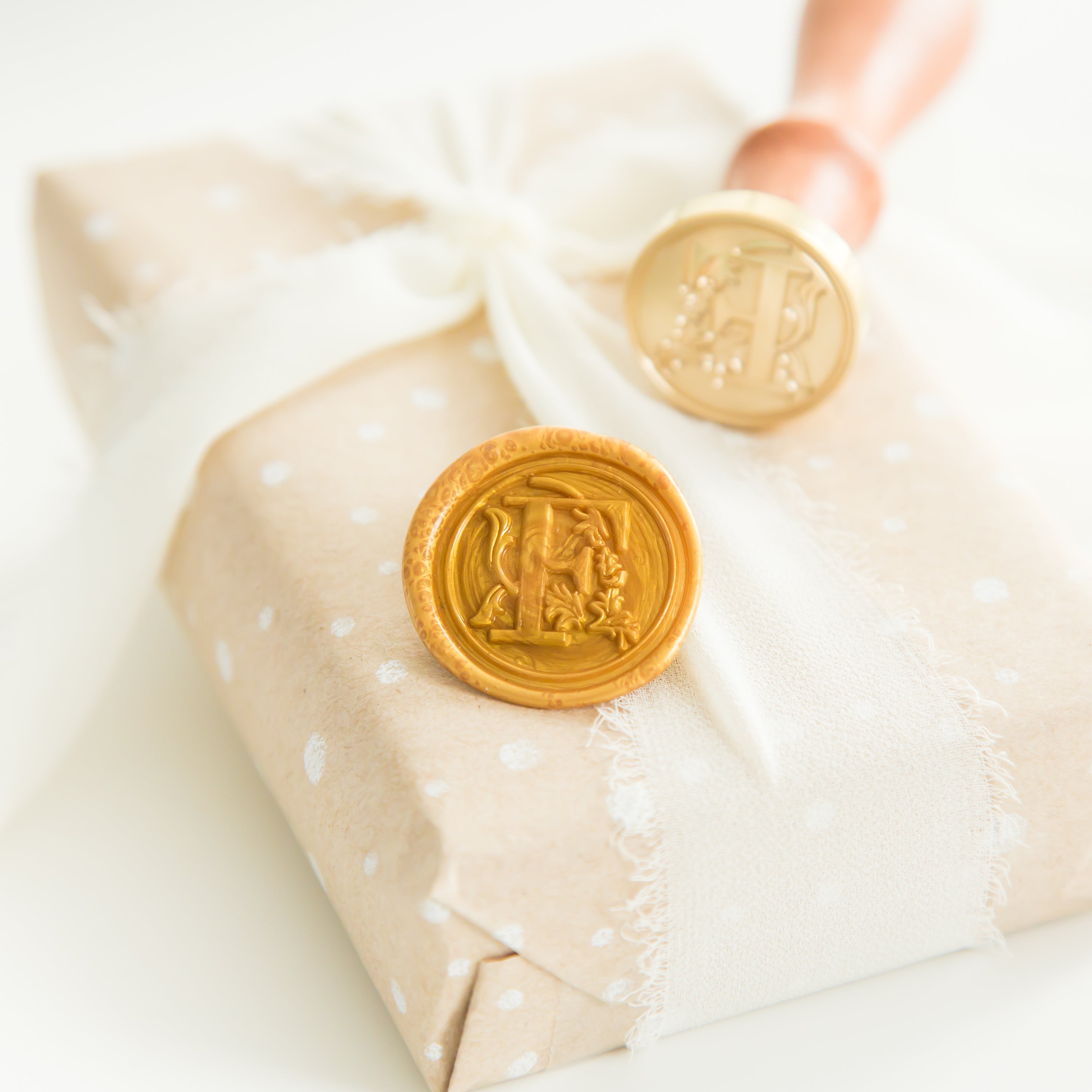 Letter F Wax Stempel