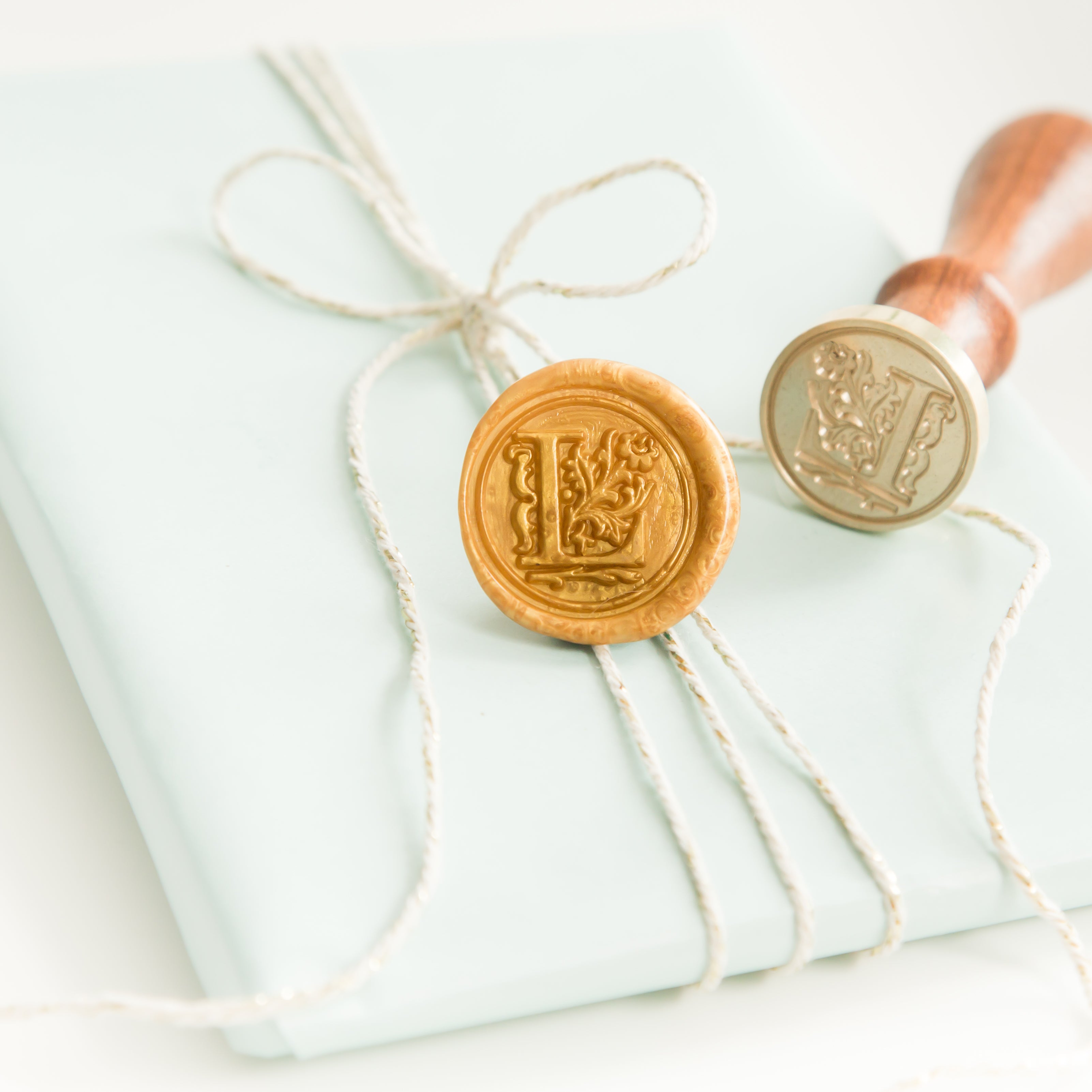 Letter L Wax Stempel